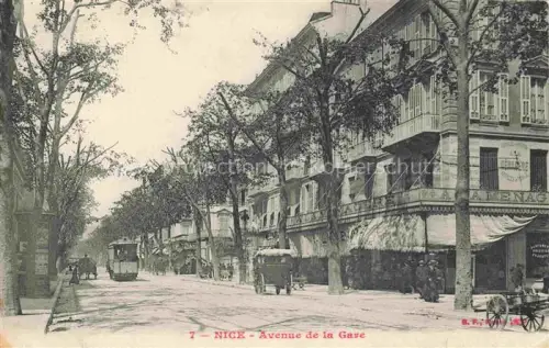 AK / Ansichtskarte NICE   Nizza 06 Alpes-Maritimes Avenue-de-la-Gare Strassenbahn Platanen Passanten Geschaefte Kutschen