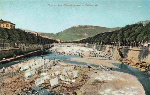 AK / Ansichtskarte NICE   Nizza 06 Alpes-Maritimes Blanchisseuses Paillon Waescherinnen Fluss Platanen Waesche Huegel