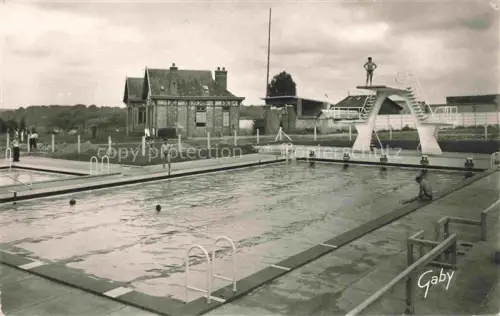 AK / Ansichtskarte BERNAY 27 Eure Piscine Schwimmbad Sprungturm Schwimmer Freibad Backsteinhaus