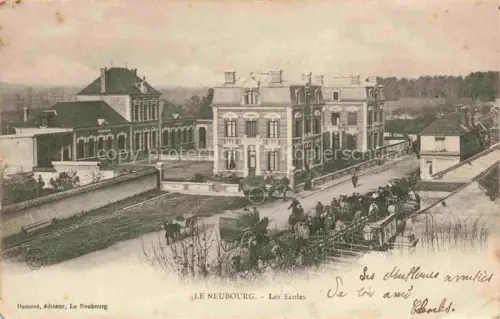 AK / Ansichtskarte Le Neubourg EVREUX 27 Eure Ecoles Schulgebaeude Pferdekutschen Schueler Strasse Herrschaftsgebaeude