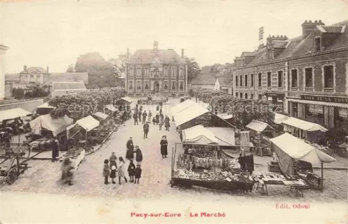 AK / Ansichtskarte Pacy-sur-Eure Evreux 27 Eure Marché Marktstaende Rathaus Cafe-de-la-Poste Passanten Marktplatz Kinder