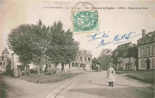 AK / Ansichtskarte Lyre La Vieille-Lyre EVREUX 27 Eure Place-de-la-Croix Dorfplatz Baeume Karren Passanten Normandie Rugles