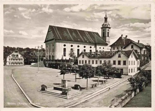 AK / Ansichtskarte WOHLEN  AG Kirchplatz Kirche Kirchturm Platz Baeume Haeuser Brunnen