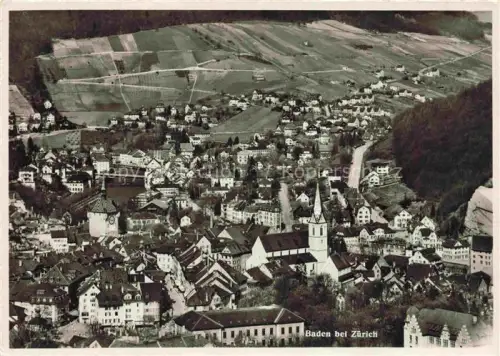 AK / Ansichtskarte BADEN  AG (Schweiz) Luftbild Altstadt Kirche Kirchturm Haeuser Weinberge Felder
