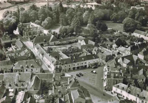 AK / Ansichtskarte Chateau-la-Valliere TOURS 37 Indre-et-Loire Luftbild Dorf Platz Haeuser Baeume Park