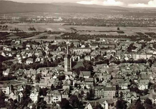 AK / Ansichtskarte Oberursel Taunus Hessen Fliegeraufnahme Kirchturm Altstadt Wohnhaeuser Felder Taunus