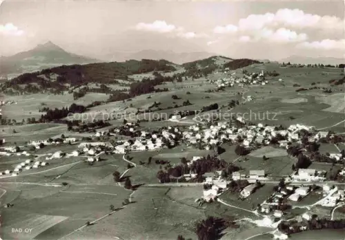 AK / Ansichtskarte Bad Oy-Mittelberg Oberallgaeu Bayern Fliegeraufnahme Allgaeu Berge Gruenten Mittelberg Dorf Wiesen