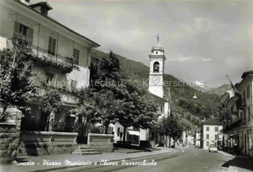 AK / Ansichtskarte Minusio Locarno TI Piazza-Municipio Chiesa-Parrocchiale Kirchturm Dorfplatz Strasse Berge Autos Baeume