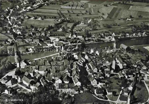 AK / Ansichtskarte Bremgarten AG Reuss Fluss Altstadt Kirche Bruecke Ortskern Felder Wohnhaeuser