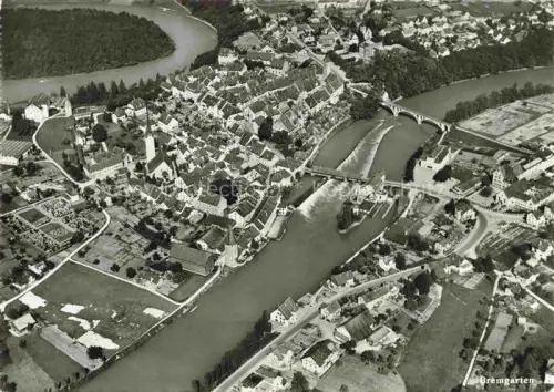 AK / Ansichtskarte Bremgarten AG Reuss Fluss Altstadt Kirche Bruecke Ortskern Felder
