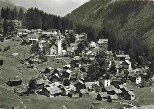 AK / Ansichtskarte Bosco-Gurin Vallemaggia TI Walserdorf Bergdorf Kirche Berge Wald Steingebaeude Panorama