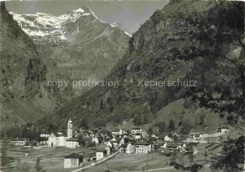 AK / Ansichtskarte Sonogno Valle Verzasca LOCARNO TI Val-Verzasca Bergdorf Kirche Bergpanorama Schneeberge Talkessel