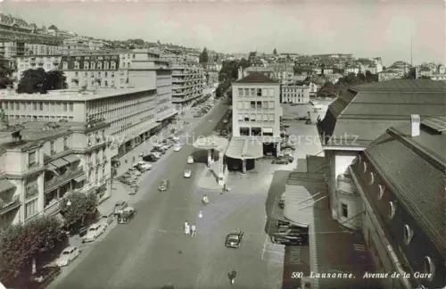 AK / Ansichtskarte LAUSANNE VD Avenue-de-la-Gare Strassenszene Autos Geschaefte Stadtansicht Bahnhof