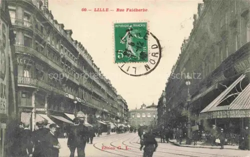AK / Ansichtskarte LILLE 59 Nord Rue-Faidherbe Grand-Café Passanten Geschaefte Strassenbahn Pharmazie