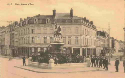 AK / Ansichtskarte LILLE 59 Nord Place-Jeanne-d Arc Reiterstandbild Au-Chapon-de-Bruges Soldaten Geschaefte