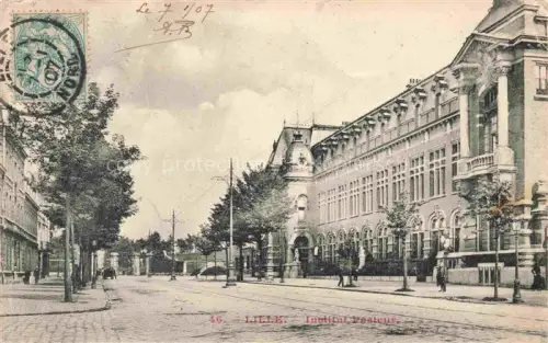 AK / Ansichtskarte LILLE 59 Nord Institut-Pasteur Allee Baeume Ziegelgebaeude Strassenlaterne Strassenbahn