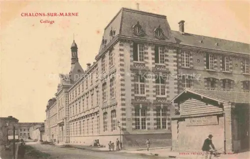 AK / Ansichtskarte Chalons-sur-Marne CHALONS-EN-CHAMPAGNE 51 Marne Collège Schulgebaeude Fassade Turm Strasse Schueler