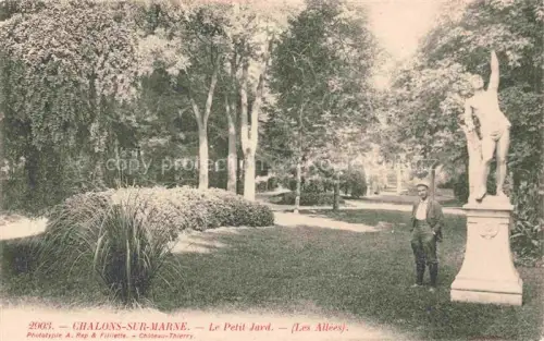 AK / Ansichtskarte Chalons-sur-Marne CHALONS-EN-CHAMPAGNE 51 Marne Le-Petit-Jard Les-Allées Park Statue Skulptur Mann Baeume Rasen