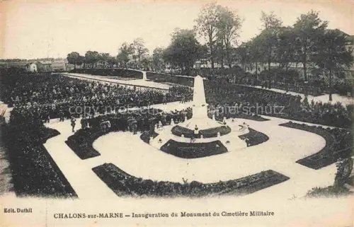 AK / Ansichtskarte Chalons-sur-Marne CHALONS-EN-CHAMPAGNE 51 Marne Cimetière-Militaire Kriegerdenkmal Einweihung Menschenmenge Zeremonie Obelisk Militaerfriedhof