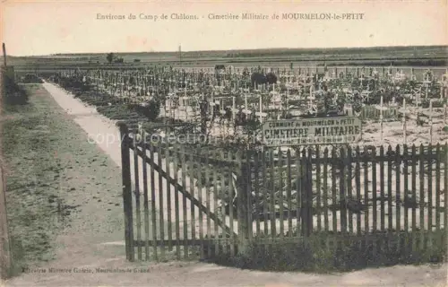 AK / Ansichtskarte Mourmelon-le-Petit Chalons-en-Champagne 51 Marne Cimetière-Militaire Kriegsgraeber Kreuze Tor Zaun IVe-Armée