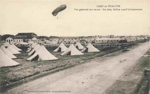 AK / Ansichtskarte Camp de Mourmelon 51 Marne Zelte Militaerlager Ballon-captif Beobachtungsballon Strasse Gebaeude