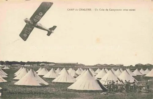 AK / Ansichtskarte Camp de Mourmelon 51 Marne Zelte Militaerlager Flugzeug Doppeldecker Soldaten Hangars