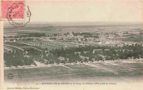 AK / Ansichtskarte Mourmelon-le-Grand Chalons-en-Champagne 51 Marne Camp-de-Châlons Ballonaufnahme Stadtansicht Felder Kirche Militaerlager Champagne