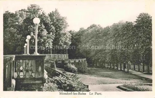 AK / Ansichtskarte Mondorf-les-Bains Bad Mondorf Luxembourg Parc Laterne Balustrade Allee Baeume Kurpark Weg