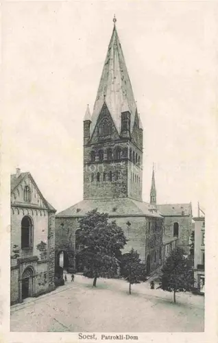AK / Ansichtskarte Soest DE NRW Patrokli-Dom Kirche Romanik Turm Kirchplatz Baeume