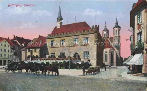 AK / Ansichtskarte GoeTTINGEN  Niedersachsen Rathaus Marktplatz Pferdekutschen Kirchturm Marktszene Pflastersteine