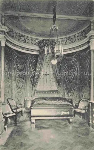 AK / Ansichtskarte Coburg Bayern Residenzschloss-Ehrenburg Schlafzimmer Himmelbett Vorhaenge Kronleuchter Interieur