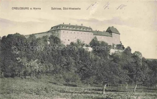 AK / Ansichtskarte Creuzburg Wartburgkreis Thueringen Schloss Sued-Westseite Werra Burg Huegel Baeume Felder