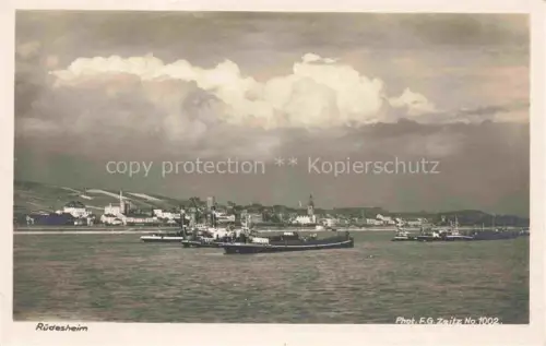 AK / Ansichtskarte RueDESHEIM am Rhein Hessen Rhein Dampfschiffe Schlepper Stadtansicht Weinberge Kirche Weinbrennerei-Asbach