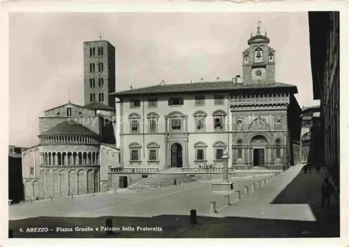 AK / Ansichtskarte Arezzo Toscana IT Piazza-Grande Palazzo-della-Fraternità Kirche Campanile Platz