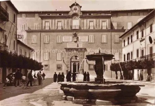 AK / Ansichtskarte Gandolfo Castel Gandolfo Castelgandolfo IT Palazzo-Pontificio Fontana-del-Bernini Piazza Brunnen Geistliche Palast Uhr