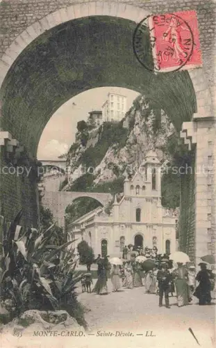 AK / Ansichtskarte MONTE-CARLO MONACO Sainte-Dévote Kirche Felswand Torbogen Spaziergaenger Schirme Agaven