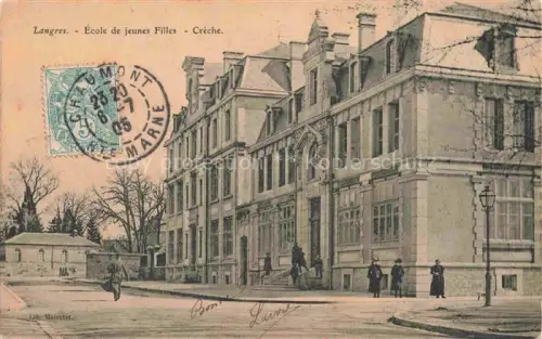 AK / Ansichtskarte LANGRES 52 Haute-Marne École-de-jeunes-Filles Crèche Schule Strasse Passanten Gebaeude Laterne