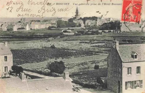 AK / Ansichtskarte ROSCOFF 29 Finistere Hotel-Roscovit Stadtansicht Kirchturm Felder Daecher Haeuser Rue-Brizeux
