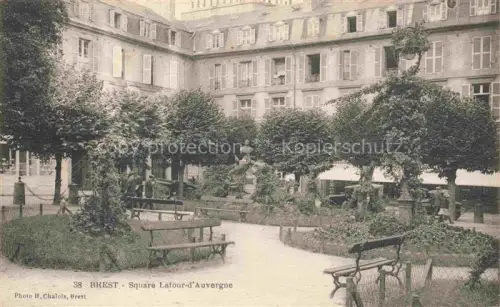 AK / Ansichtskarte BREST 29 Finistere Square-Latour-d Auvergne Park Baeume Baenke Brunnen Gruenderzeitgebaeude