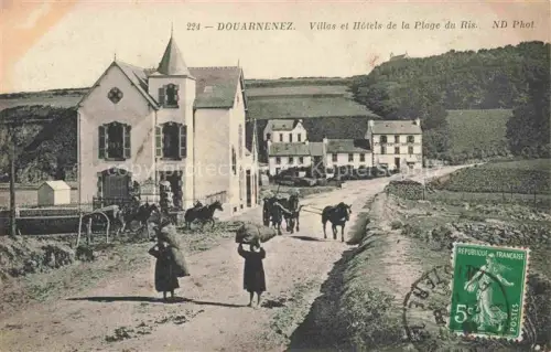 AK / Ansichtskarte Douarnenez QUIMPER 29 Finistere Plage-du-Ris Villas Hotels Kapelle Pferdewagen Frauen Kuestenstrasse