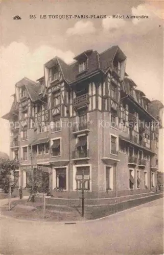 AK / Ansichtskarte LE TOUQUET-PARIS-PLAGE Le Montreuil 62 Pas-de-Calais Hôtel-Alexandra Hotel Fachwerk Erker Strassenfassade Strassenecke