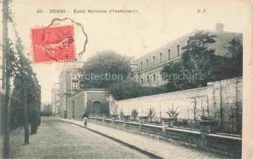 AK / Ansichtskarte DOUAI 59 Nord Ecole-Normale-d Instituteurs Schule Mauer Garten Baeume Allee
