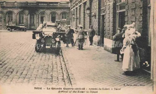 AK / Ansichtskarte DOUAI 59 Nord Arrivée-du-Kaiser Kaiser Automobil Soldaten Besatzung Erster-Weltkrieg Hofzeremonie