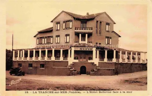 AK / Ansichtskarte LA TRANCHE-SUR MER Les Sables-d Olonne 85 Vendee Hôtel-Bellevue Strandhotel Automobil Kueste Meerblick Sommerfrische