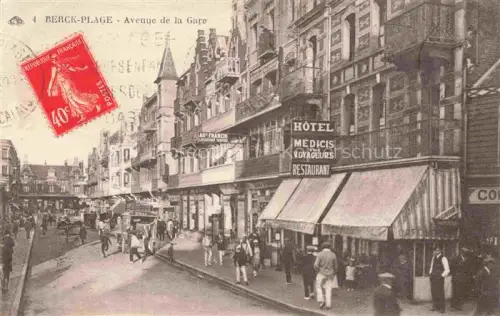 AK / Ansichtskarte BERCK-PLAGE 62 Avenue-de-la-Gare Hotel-Médicis Restaurant Strassenszene Geschaefte Passanten Bus Turm