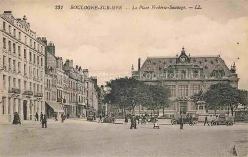 AK / Ansichtskarte BOULOGNE-SUR-MER 62 Pas-de-Calais Place-Frédéric-Sauvage Platz Rathaus Denkmal Autos Passanten Geschaefte Baeume