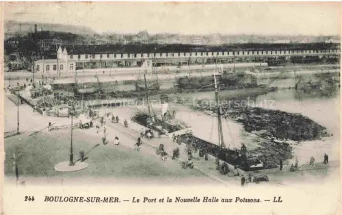 AK / Ansichtskarte BOULOGNE-SUR-MER 62 Pas-de-Calais Port Halle-aux-Poissons Hafen Fischhalle Schiffe Kai Arbeiter