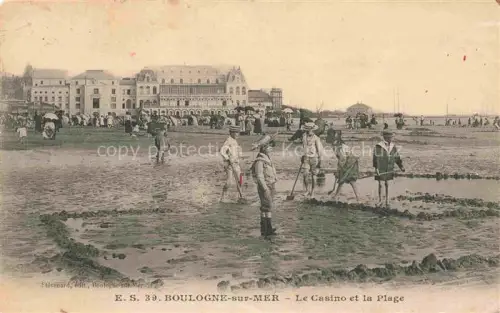 AK / Ansichtskarte BOULOGNE-SUR-MER 62 Pas-de-Calais Casino Strand Ebbe Kinder Schaufeln Badegaeste