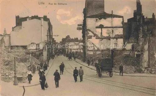 AK / Ansichtskarte LILLE 59 Nord Rue-de-Béthune Kriegszerstoerung Truemmer Ruinen Gleise Passanten Fuhrwerk