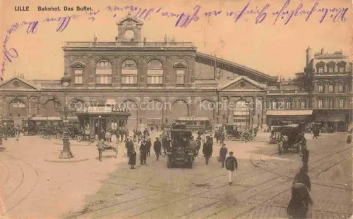 AK / Ansichtskarte LILLE 59 Nord Bahnhof Buffet Strassenbahn Automobile Passanten Platz Uhr Havez